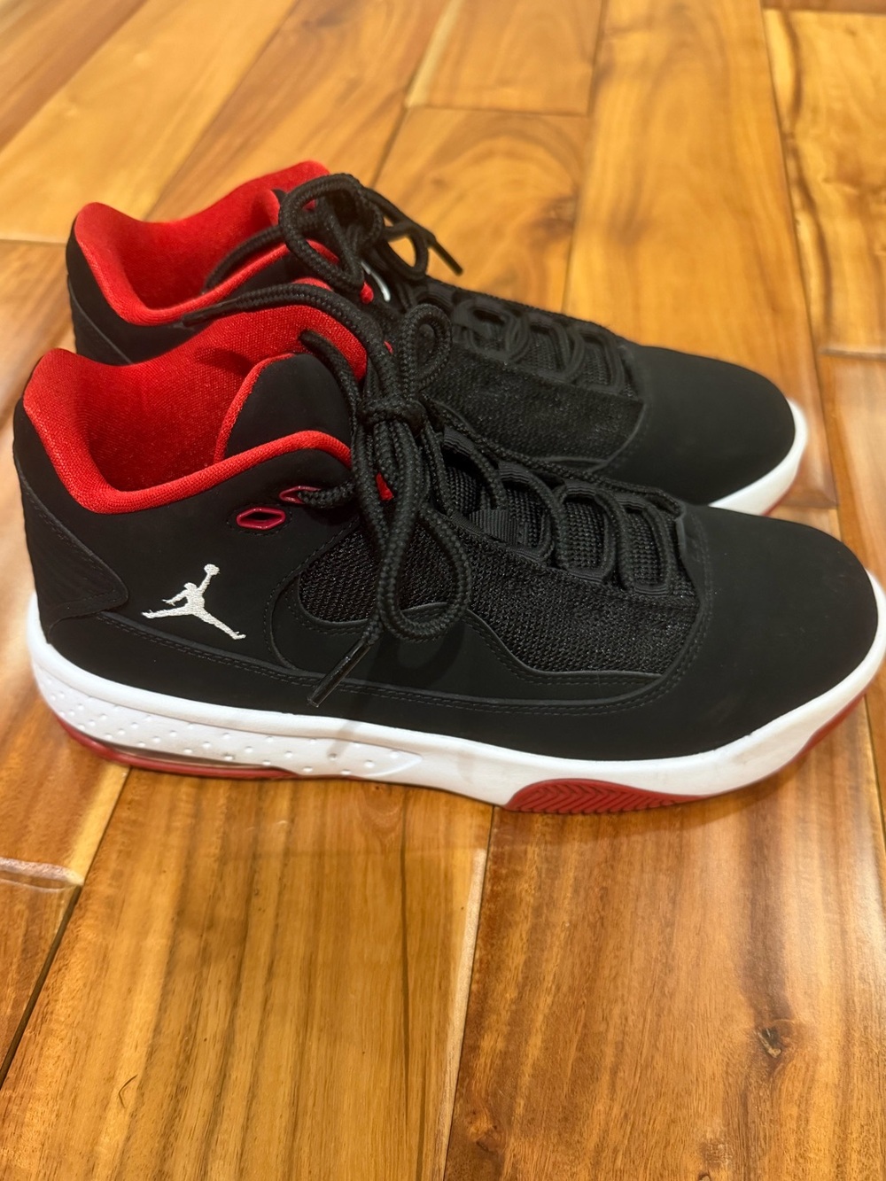 Jordan Air Jordan Max Aura 2 Basketball Sneakers Black/Gym Red Boys Sz 6.5Y
